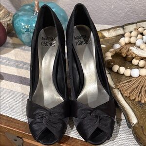 Mootsies Tootsies Black Knotted Peep-Toe Heels